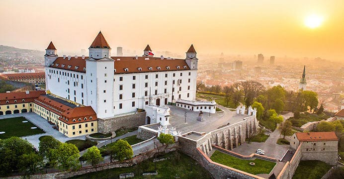 Bratislava castle 692x390 692x360